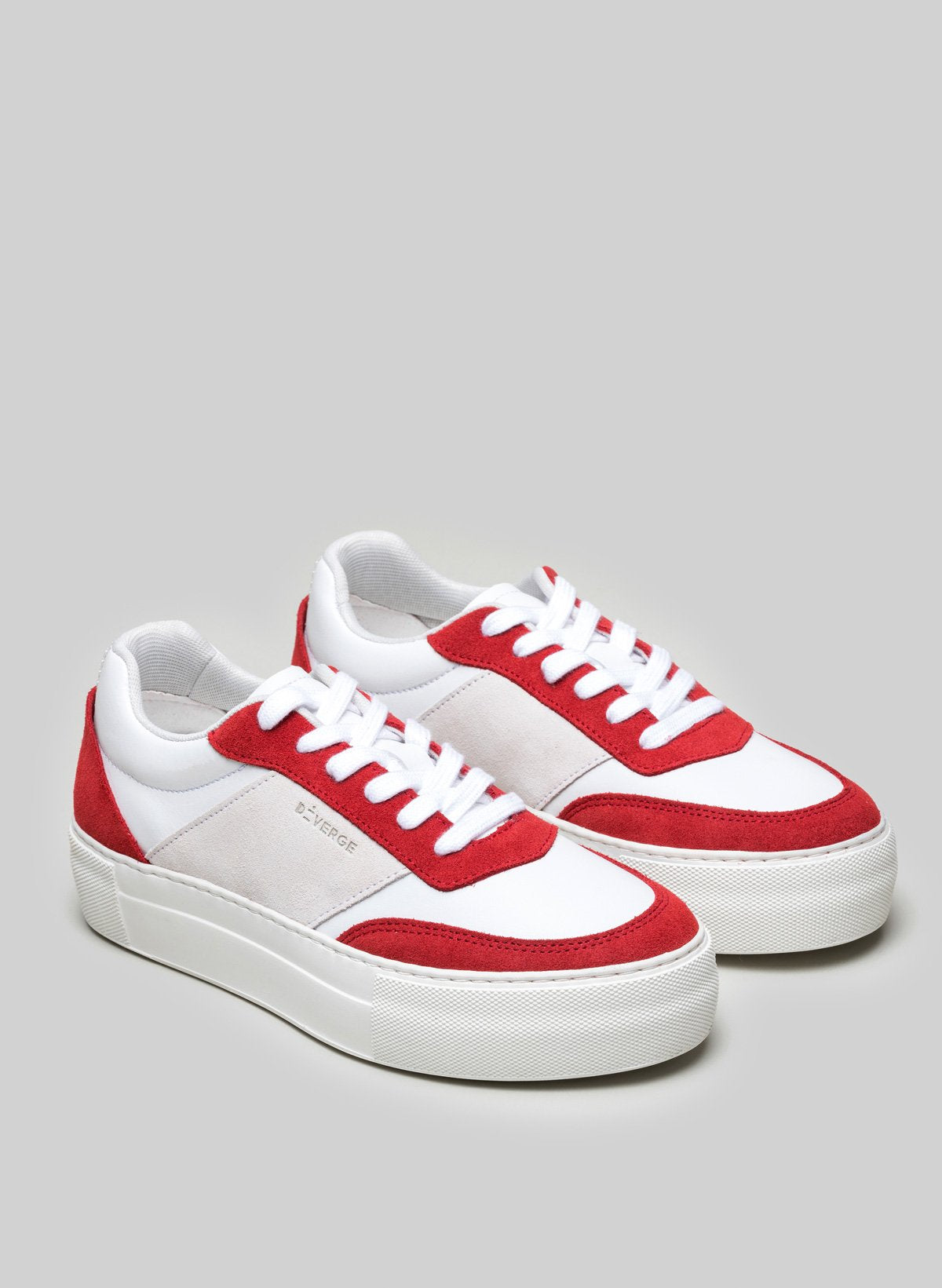 Diverge rojo, blanco y gris custom low top sneakers.