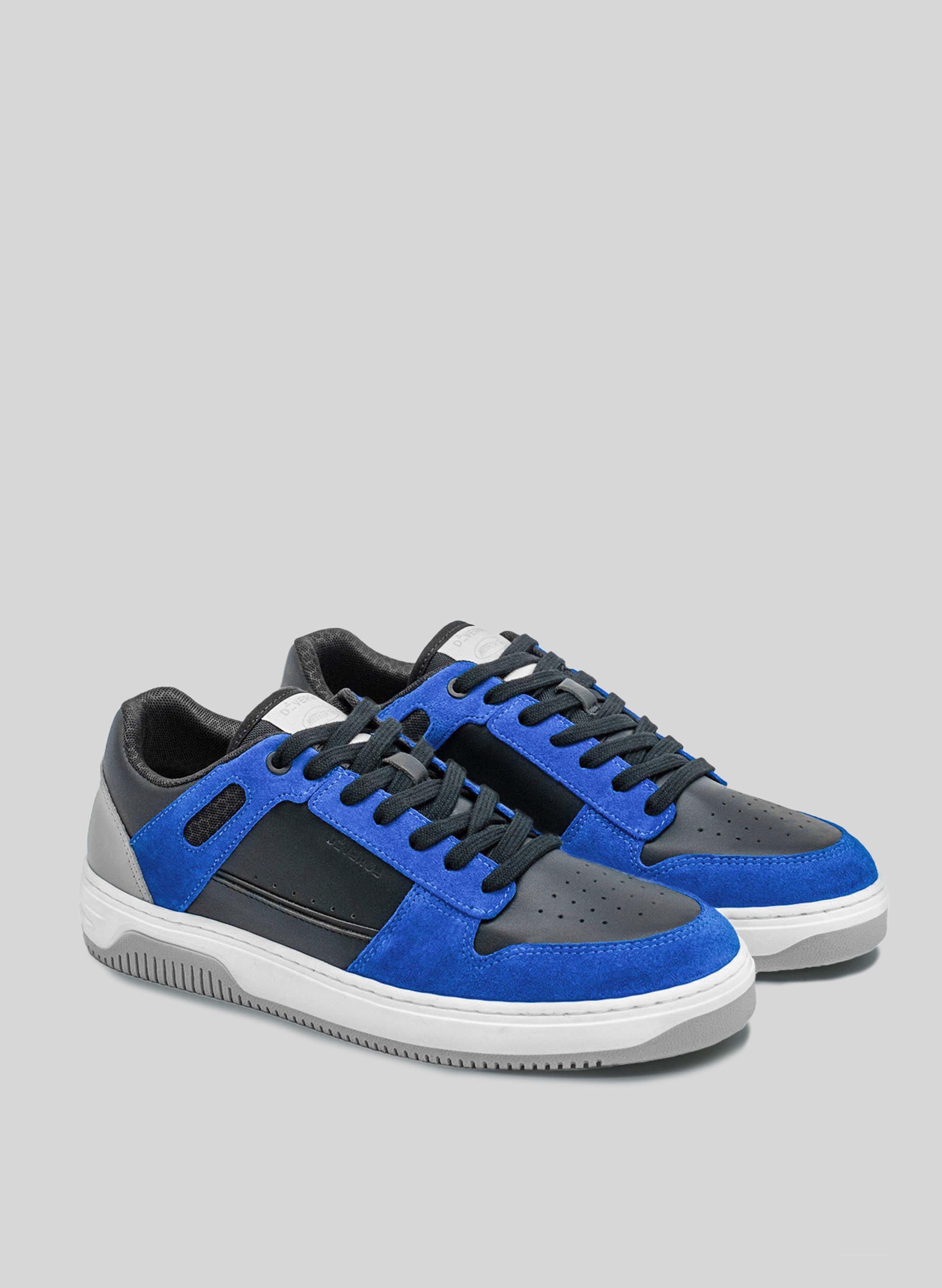 Blaue und schwarze sneakers mit weißer und grauer Sohle von Diverge, die soziale Auswirkungen und maßgeschneiderte Schuhe durch das imagine Projekt fördern. 