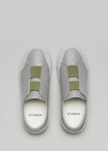 Une paire de V17 Grey W/ Green slip-on sneakers, vue du dessus sur un fond gris clair.