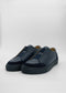 Un par de SO0015 Deep Blue Floater slip-on sneakers con suela gruesa de goma, sobre fondo blanco.