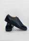 Une paire de chaussures à enfiler SO0015 Deep Blue Floater sneakers sur fond blanc.