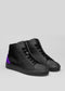 Un par de zapatillas altas MH00018 by Diogo sneakers con un acento morado en el cuello interior, sobre un fondo gris claro.