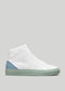 V25 Artic W/ Pastellgrüner High-Top-Sneaker mit hellblauem Fersenaufnäher und blassgrüner Gummisohle auf grauem Hintergrund.