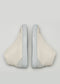 Un par de V27 Beige Floater de cuña alta sneakers con ribete gris, mostrados suela con suela sobre fondo claro.