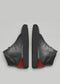 MH00016 de Kennedy Zapatos de cuña de piel con detalles rojos en los dedos sobre fondo gris.
