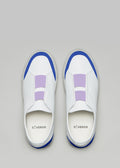 Une paire de V14 Electric Blue W/ Lilac slip-on sneakers, vue d'en haut sur un fond gris.