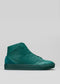 Una única zapatilla de piel de caña alta V2 Emerald Green Floater para hombre sobre un fondo gris liso.