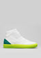 Sneaker high-top in pelle bianca con suola V34 Forest W/ Yellow e accento verde scuro sul tallone, su sfondo grigio chiaro.