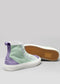 Ein Paar V10 Lilac & Sage Green High-Top sneakers, bei dem ein Schuh aufrecht steht und der andere auf der Seite liegt, um die Sohle zu zeigen.