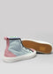 Un par de zapatillas de caña alta TH0006 de Rita  sneakers  con colores pastel degradados, con la parte delantera azul pálido, el tacón rosa y la suela color canela, sobre un fondo gris claro.
