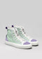 Une paire de chaussures V10 en toile lilas et vert sauge sur fond gris.