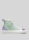V10 Lilac & Sage Green High-Top-Canvas-Schuhe mit weißen Schnürsenkeln und Zehenkappe auf grauem Hintergrund.