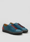 azul petróleo con cuero negro premium bajo sneakers en diseño limpio vista frontal
