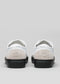 Un par de V5 Snow White Floater w/Black lowtop sneakers vistas desde atrás sobre un fondo gris claro.