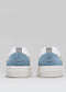 Paire de V13 White & Pine sneakers avec des semelles blanches et une combinaison de tissu bleu clair et gris, vue de l'arrière.