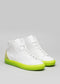Un paio di V4 White Leather w/Lime high-top sneakers, visualizzate su uno sfondo grigio.