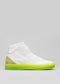 Sneaker alta V4 in pelle bianca e lime con una piccola patch in pelle scamosciata beige sul tallone.