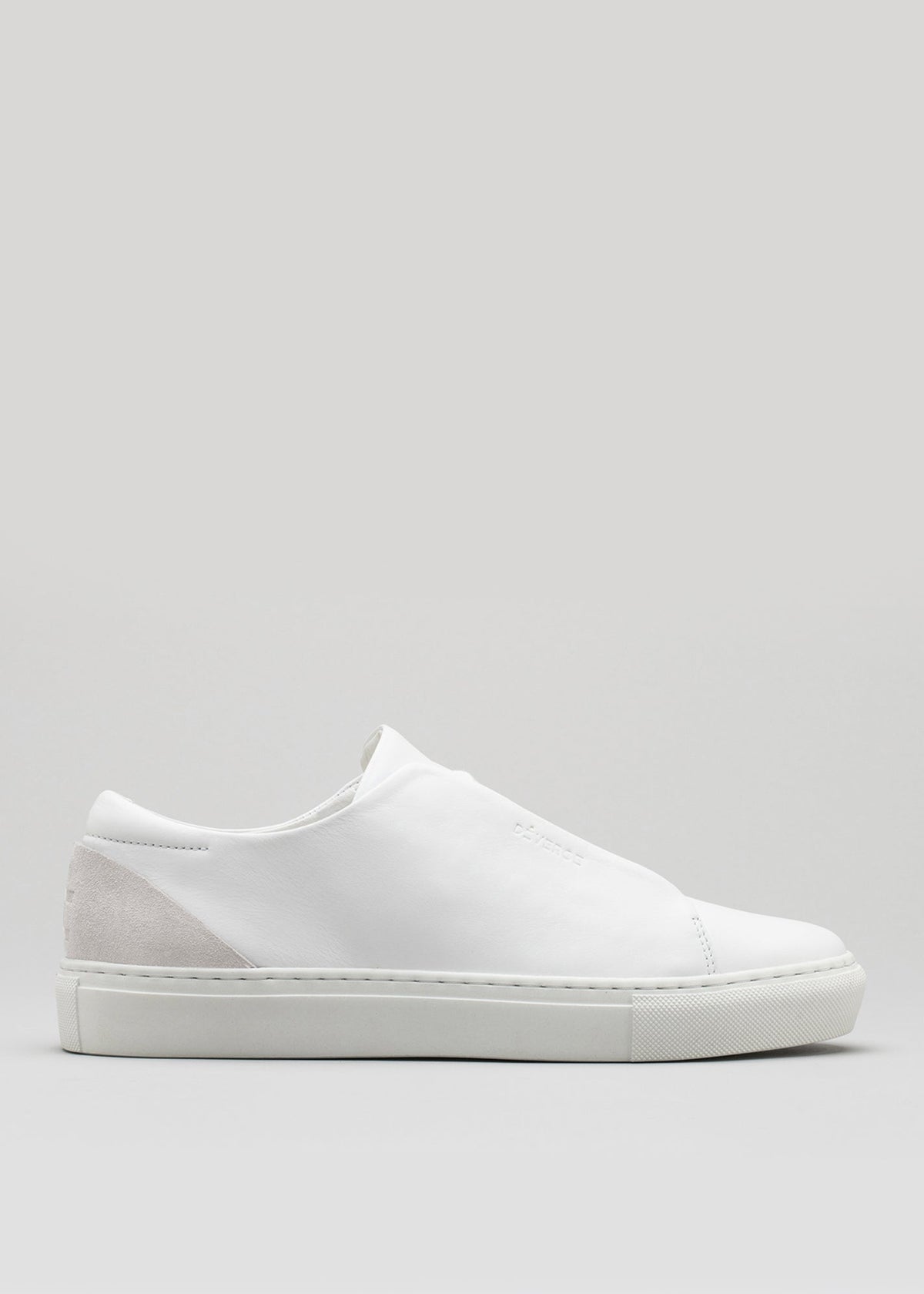 cuir blanc premium low sneakers dans un design épuré sideview