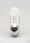 Draufsicht auf einen weißen Low-Top-Sneaker V11 Leather Color Mix Bone mit beigen Akzenten und dem Markennamen "d'verge" auf der Zunge.
