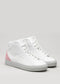 Paire de chaussures montantes MH0002 by Soraia  sneakers  avec des accents de talons roses, présentées sur un fond gris clair.