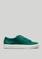 sneakers in pelle scamosciata premium verde smeraldo bassa in design pulito vista laterale