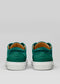verde esmeralda premium gamuza bajo par de sneakers en diseño limpio backview