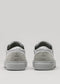gris y yeso cuero premium bajo par de sneakers en diseño limpio backview