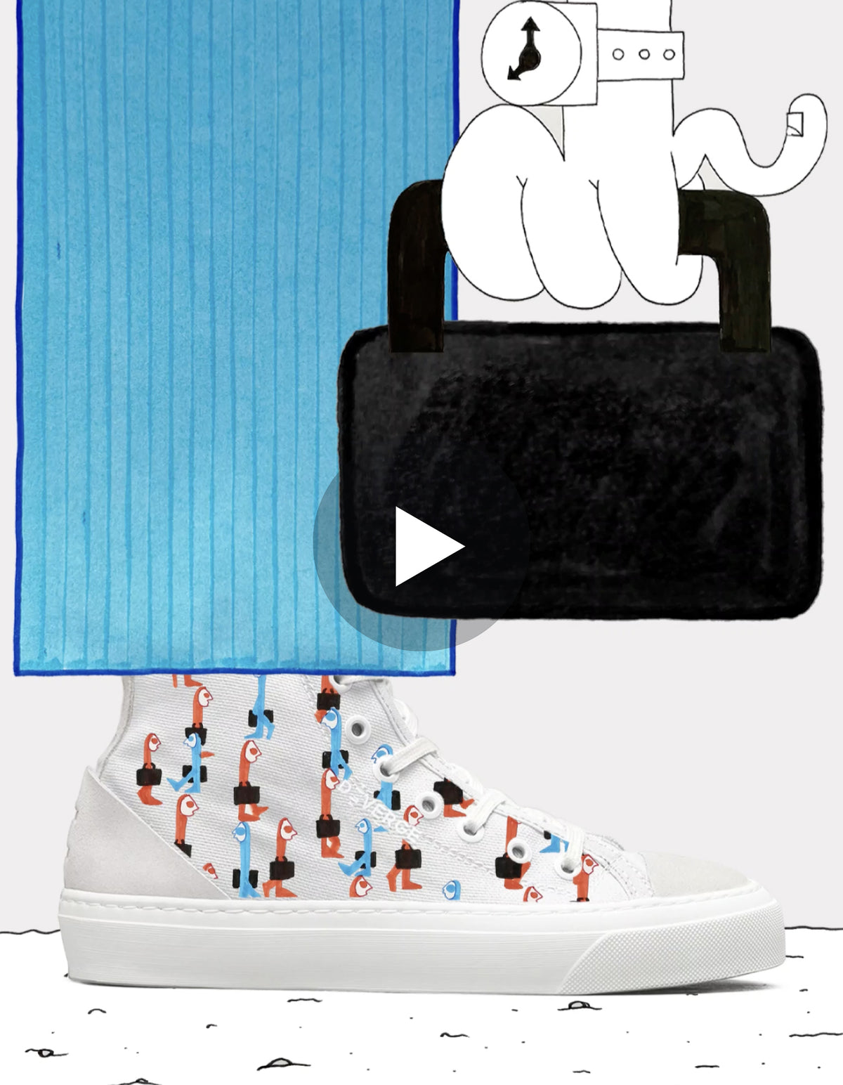 Zapatillas de lona blanca con personajes juguetones sobre fondo azul, parcialmente velado por un icono de botón de reproducción negro superpuesto con un dibujo de gato.